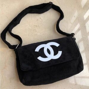 Chanel gift shoulder bag